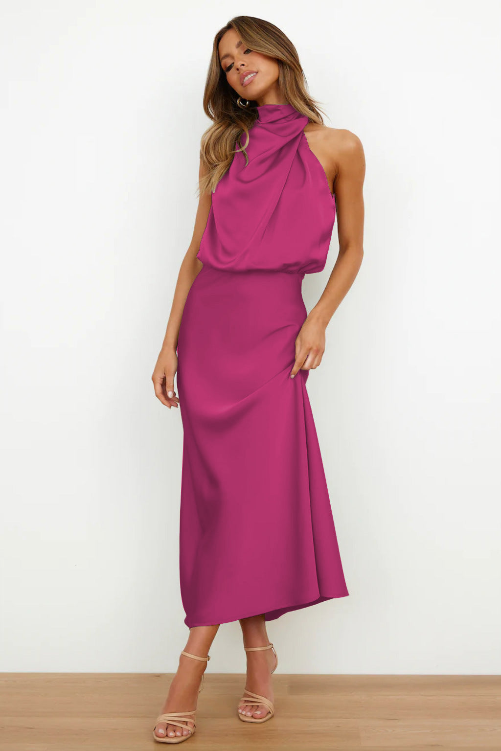 Carlina | Robe longue en satin avec col halter