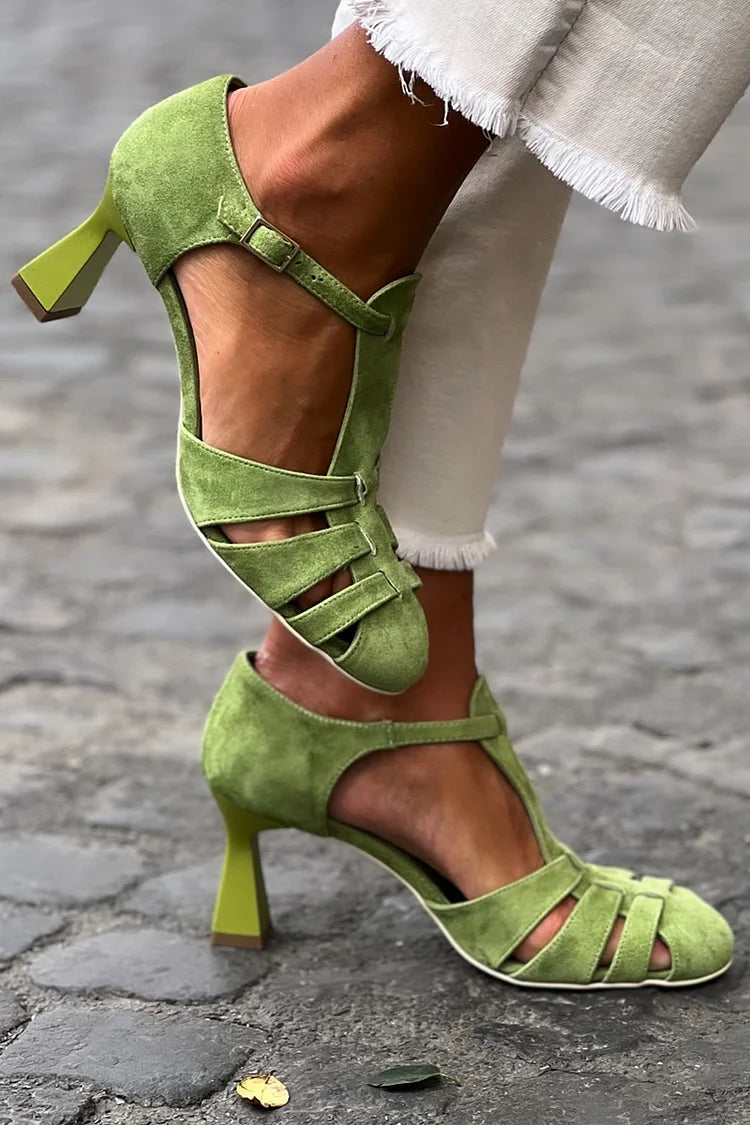 Francesca | Sandales raffinées à talon moyen avec un croisement élégant dans le design