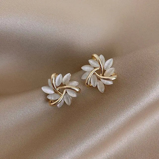 Boucles d'oreilles en opale blanche et or