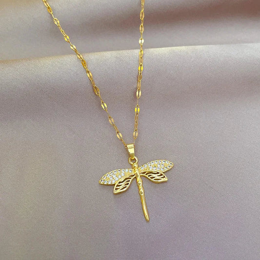 Collier Libellule en Cristal – Symbole de Transformation et de Beauté