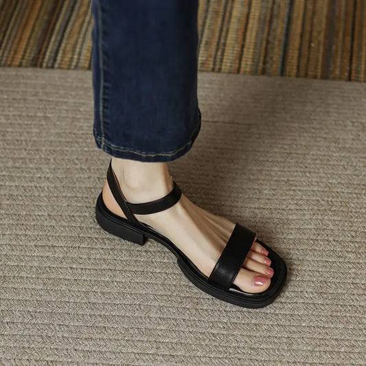 June | Les sandales en cuir pour un style raffiné et minimaliste