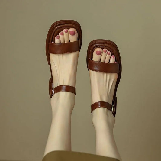 June | Les sandales en cuir pour un style raffiné et minimaliste
