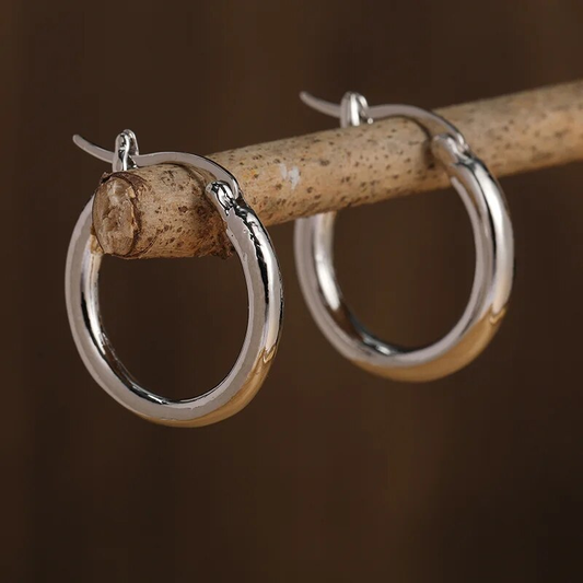 Boucles d'oreilles élégantes en argent poli - Créoles classiques
