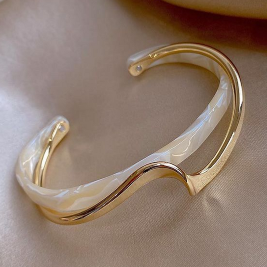 Élégante Bracelet en Or avec Opale Blanche