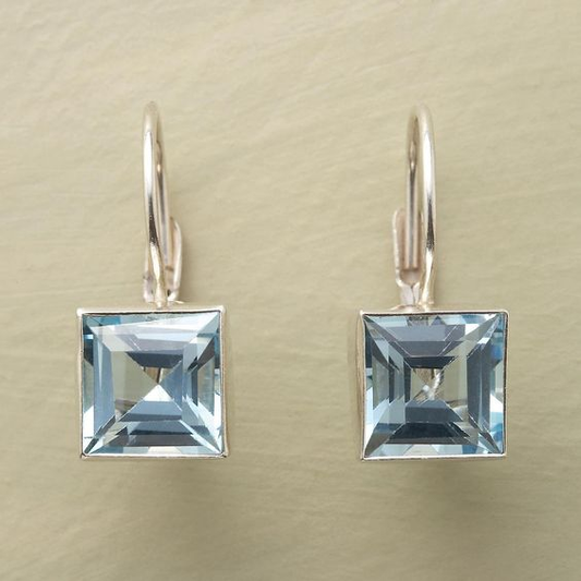 Boucles d'oreilles en verre bleu au style intemporel