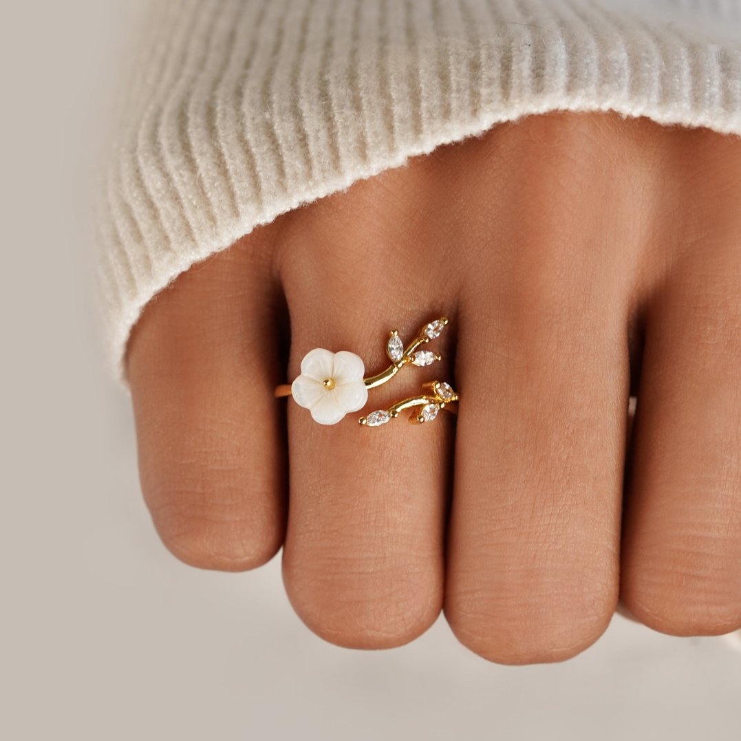 Rise | Bague à fleurs blanches