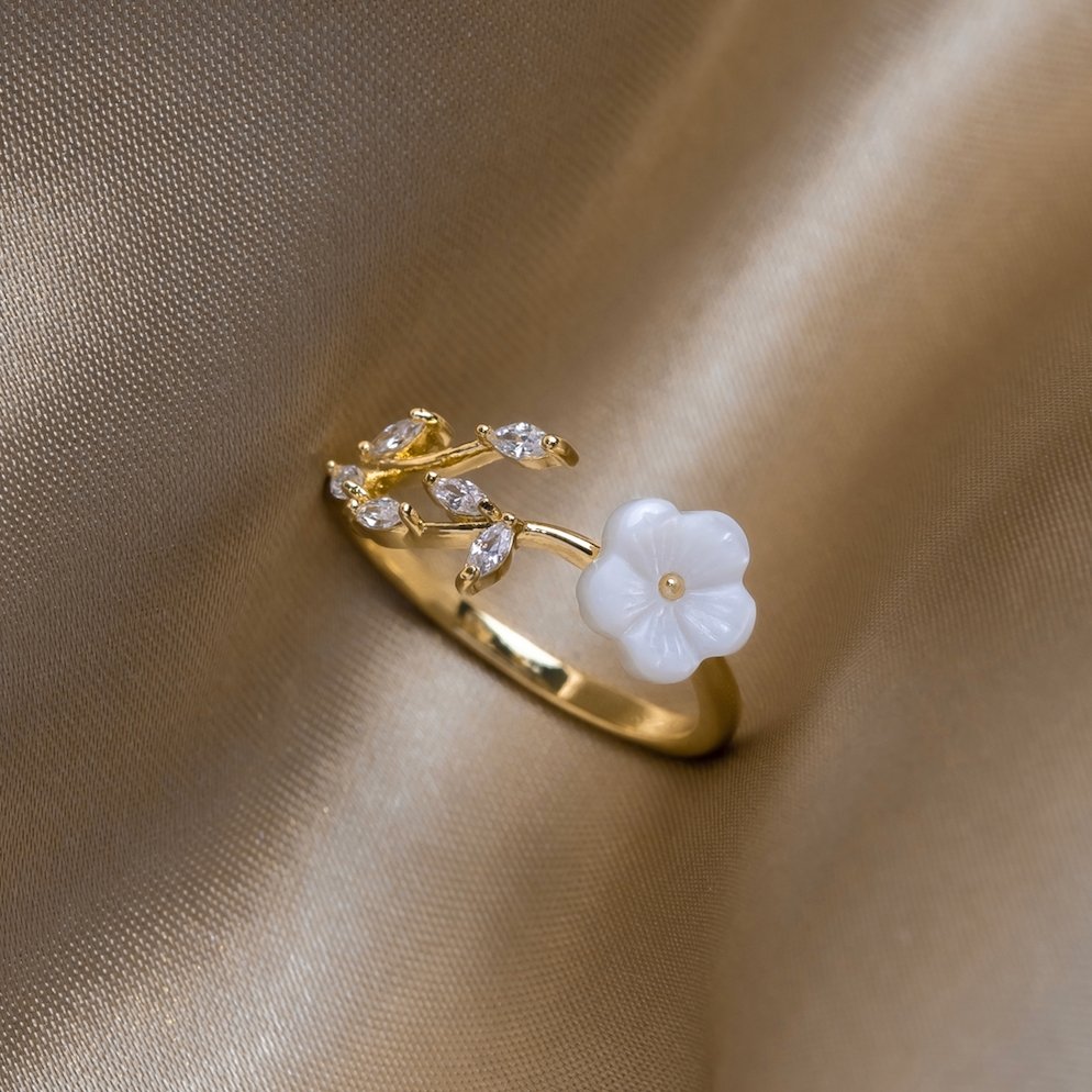 Rise | Bague à fleurs blanches