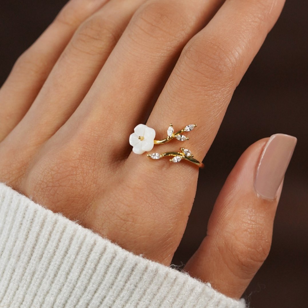 Rise | Bague à fleurs blanches